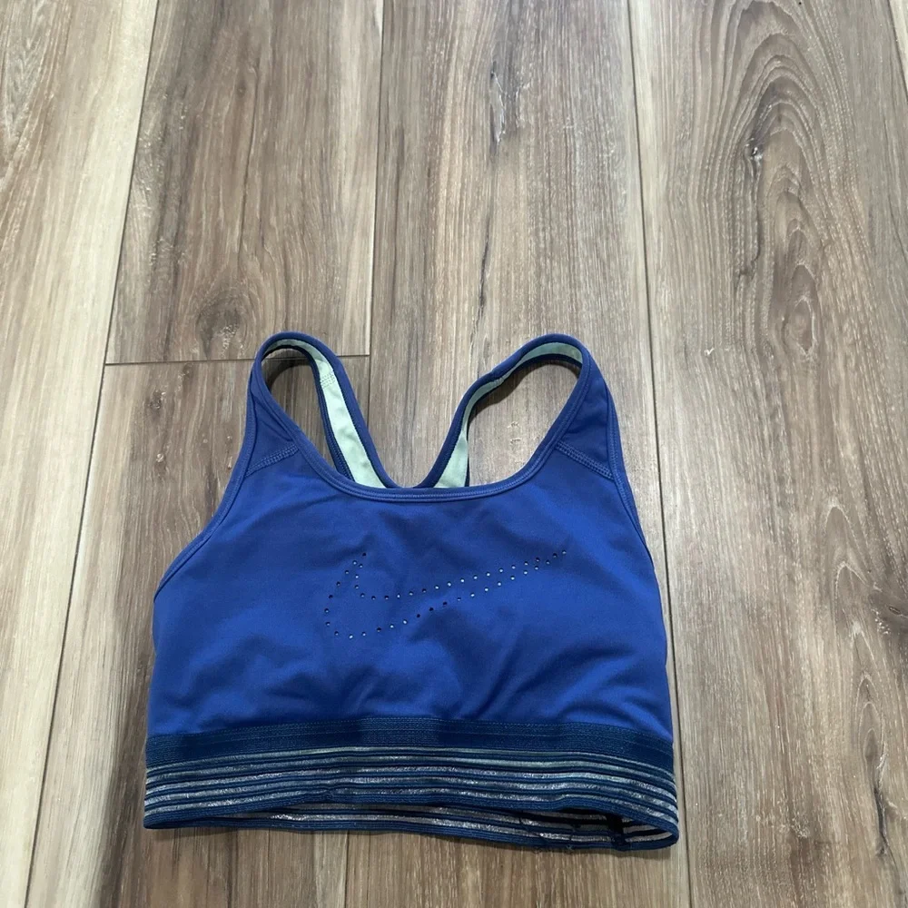 Nike dri fit Women's Sports Bra size small